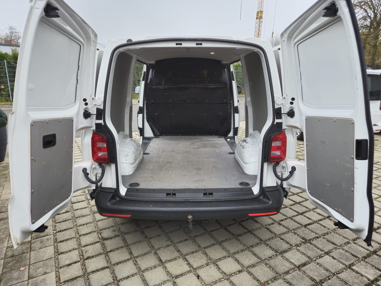 VOLKSWAGEN T6 Transporter Klima/PDC/AHK/Standheiz. - Dubă: Foto 5 VOLKSWAGEN T6 Transporter Klima/PDC/AHK/Standheiz. - Dubă: Foto 5