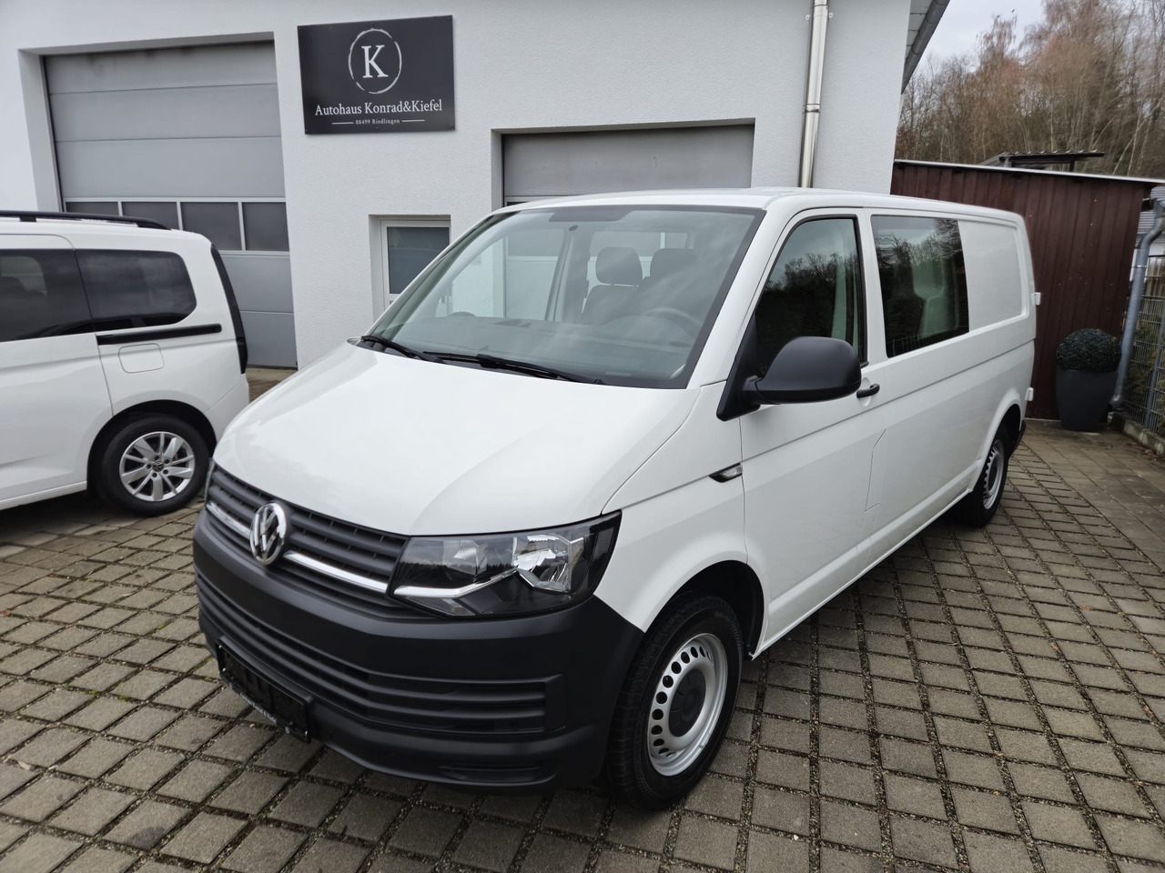 VOLKSWAGEN T6 Transporter Mixto LR 6-Sitzer/Standheiz./PDC - Dubă: Foto 1 VOLKSWAGEN T6 Transporter Mixto LR 6-Sitzer/Standheiz./PDC - Dubă: Foto 1