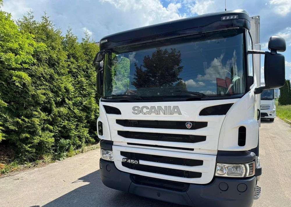 Scania Scania P 450 / CHŁODNIA + WINDA / 23 PALETY / EURO6 / OŚ SKRĘTNA / CARRIER/ ASO - Camion frigider: Foto 2 Scania Scania P 450 / CHŁODNIA + WINDA / 23 PALETY / EURO6 / OŚ SKRĘTNA / CARRIER/ ASO - Camion frigider: Foto 2
