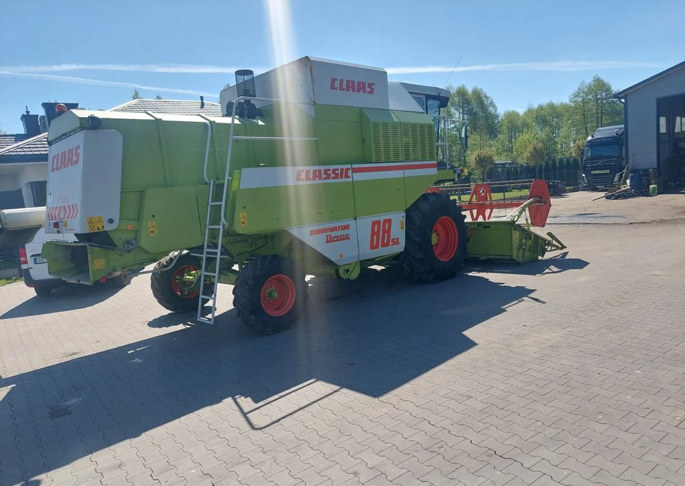 Claas Dominator 88SL - Combină de recoltat cereale: Foto 3 Claas Dominator 88SL - Combină de recoltat cereale: Foto 3