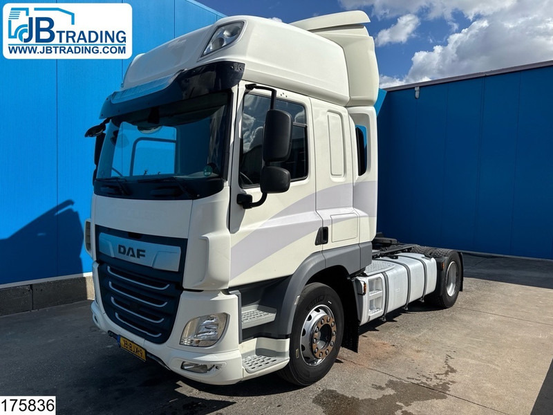 DAF CF 410 EURO 6 - Cap tractor: Foto 1 DAF CF 410 EURO 6 - Cap tractor: Foto 1