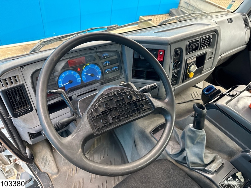 Renault Kerax 370 8x4, EURO 3, Cifa, 9m3, Remote - Autobetonieră: Foto 5 Renault Kerax 370 8x4, EURO 3, Cifa, 9m3, Remote - Autobetonieră: Foto 5