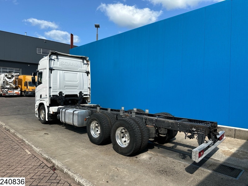 Scania R 650 6X4, EURO 6, Retarder, PTO - Camion şasiu: Foto 4 Scania R 650 6X4, EURO 6, Retarder, PTO - Camion şasiu: Foto 4