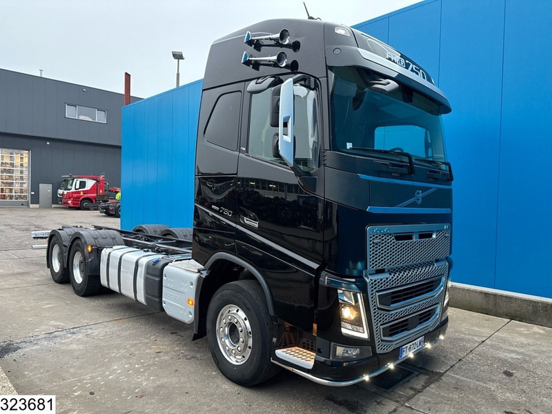 Volvo FH16 750 6X4, EURO 6D, Retarder, PTO - Camion şasiu: Foto 2 Volvo FH16 750 6X4, EURO 6D, Retarder, PTO - Camion şasiu: Foto 2