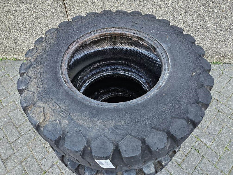 Ahlmann AL95-Titan 12.5/80-18-Tire/Reifen/Band - Anvelope și jante pentru Utilaje constructii: Foto 4 Ahlmann AL95-Titan 12.5/80-18-Tire/Reifen/Band - Anvelope și jante pentru Utilaje constructii: Foto 4