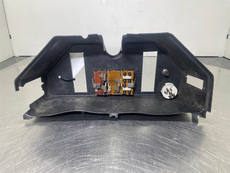 Ahlmann AZ6 - Dashboard/Console/Konsole - Cabină și interior pentru Utilaje constructii: Foto 5 Ahlmann AZ6 - Dashboard/Console/Konsole - Cabină și interior pentru Utilaje constructii: Foto 5