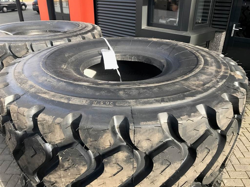 Banden/Reifen/Tires 26.5R25 XHA - Tyre/Reifen/Band - Anvelope și jante pentru Utilaje constructii: Foto 4 Banden/Reifen/Tires 26.5R25 XHA - Tyre/Reifen/Band - Anvelope și jante pentru Utilaje constructii: Foto 4