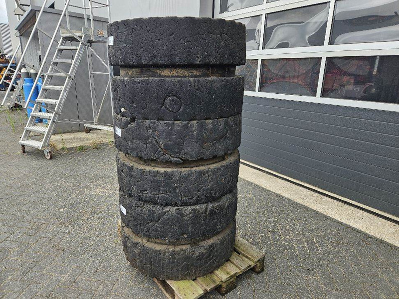 Liebherr 10.00-20 - Tire/Reifen/Band - Anvelope și jante pentru Utilaje constructii: Foto 2 Liebherr 10.00-20 - Tire/Reifen/Band - Anvelope și jante pentru Utilaje constructii: Foto 2