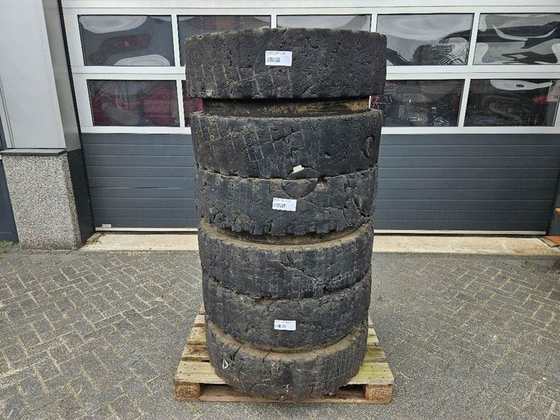 Liebherr 10.00-20 - Tire/Reifen/Band - Anvelope și jante pentru Utilaje constructii: Foto 1 Liebherr 10.00-20 - Tire/Reifen/Band - Anvelope și jante pentru Utilaje constructii: Foto 1