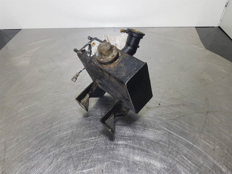 Liebherr A904-7025853-Expansion tank/Ausgleichsbehälter - Motor şi piese pentru Utilaje constructii: Foto 3 Liebherr A904-7025853-Expansion tank/Ausgleichsbehälter - Motor şi piese pentru Utilaje constructii: Foto 3