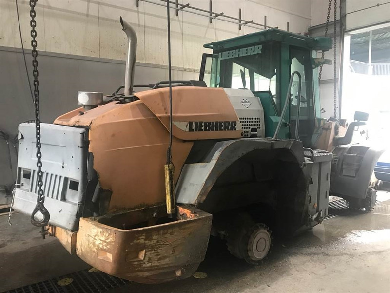 Liebherr L 544 (For parts) - Încărcător frontal pe pneuri: Foto 1 Liebherr L 544 (For parts) - Încărcător frontal pe pneuri: Foto 1