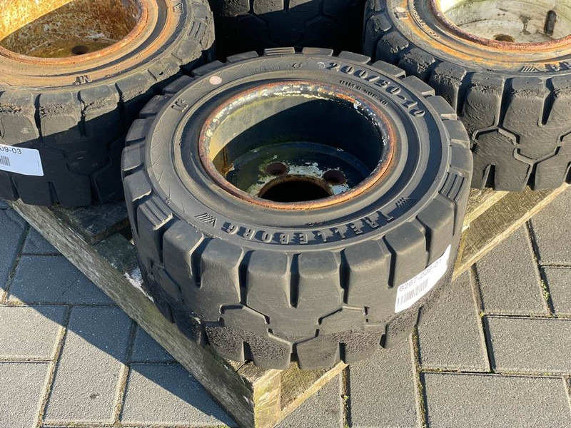Linde -Trelleborg 200/50-10-Tire/Reifen/Band - Anvelope și jante pentru Utilaje constructii: Foto 2 Linde -Trelleborg 200/50-10-Tire/Reifen/Band - Anvelope și jante pentru Utilaje constructii: Foto 2
