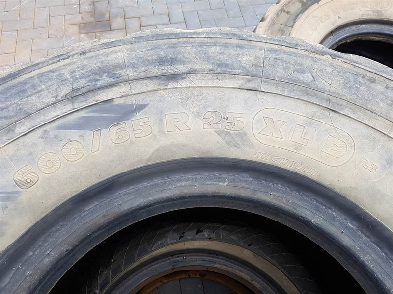Michelin 600/65R25 - Tyre/Reifen/Band - Anvelopă pentru Utilaje constructii: Foto 4 Michelin 600/65R25 - Tyre/Reifen/Band - Anvelopă pentru Utilaje constructii: Foto 4
