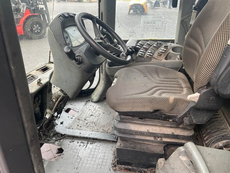 New Holland W110C - Cabin/Kabine/Cabine - Cabină și interior pentru Utilaje constructii: Foto 5 New Holland W110C - Cabin/Kabine/Cabine - Cabină și interior pentru Utilaje constructii: Foto 5