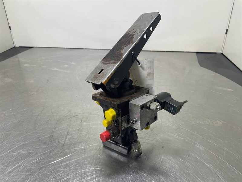 O & K L25.5-Safim 191826/FP3-Brake pedal/Bremspedal - Cabină și interior pentru Utilaje constructii: Foto 3 O & K L25.5-Safim 191826/FP3-Brake pedal/Bremspedal - Cabină și interior pentru Utilaje constructii: Foto 3