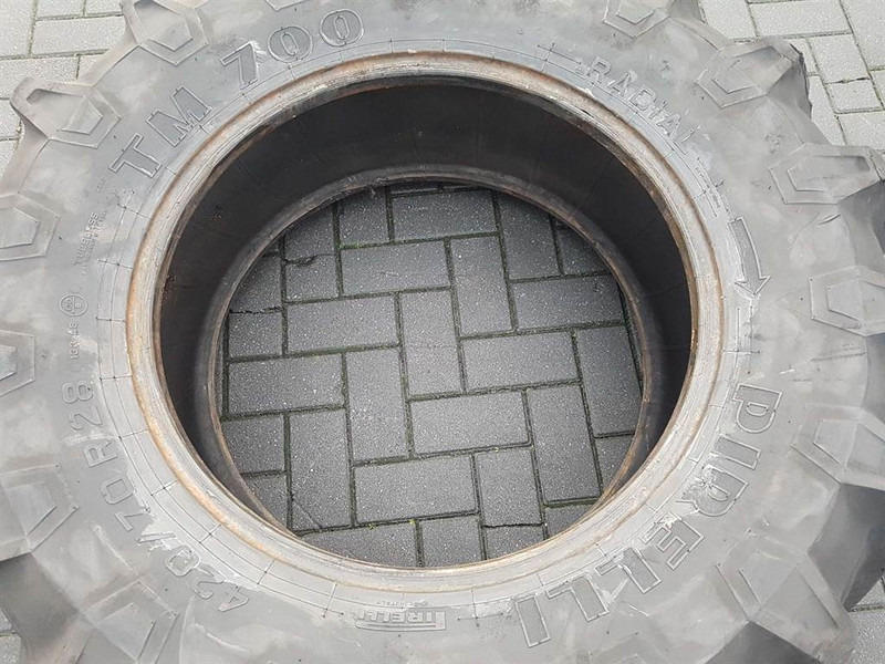 Pirelli 420/70R28-Tire/Reifen/Band - Anvelope și jante pentru Utilaje constructii: Foto 4 Pirelli 420/70R28-Tire/Reifen/Band - Anvelope și jante pentru Utilaje constructii: Foto 4