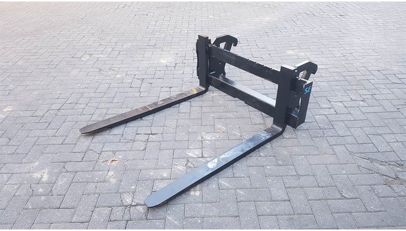 Volvo L30/L35-2,5T-Forks/Palletgabeln/Palletvorken - Furci pentru Utilaje constructii: Foto 1 Volvo L30/L35-2,5T-Forks/Palletgabeln/Palletvorken - Furci pentru Utilaje constructii: Foto 1