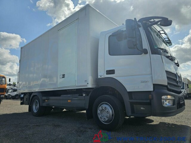Mercedes-Benz Atego 1221 Koffer Ladebordwand 1.5t. seitl. Tür - Camion furgon: Foto 3 Mercedes-Benz Atego 1221 Koffer Ladebordwand 1.5t. seitl. Tür - Camion furgon: Foto 3