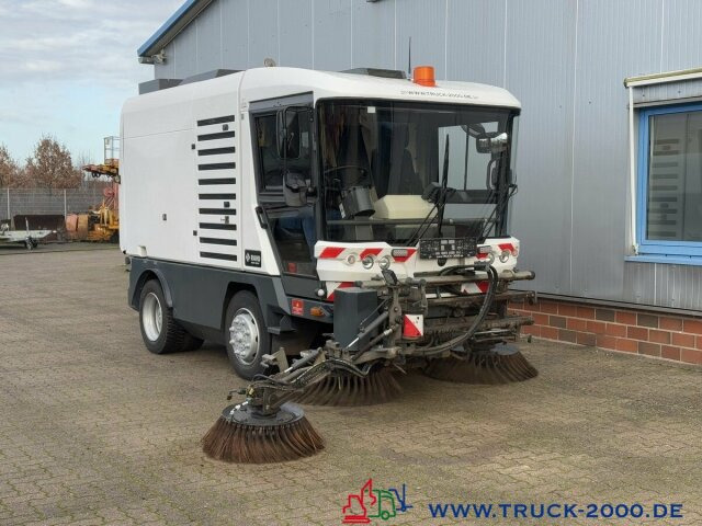 Ravo 540 3 Besensystem Sweeper + Sprühen 50 Km/h - Măturătoare stradală: Foto 2 Ravo 540 3 Besensystem Sweeper + Sprühen 50 Km/h - Măturătoare stradală: Foto 2