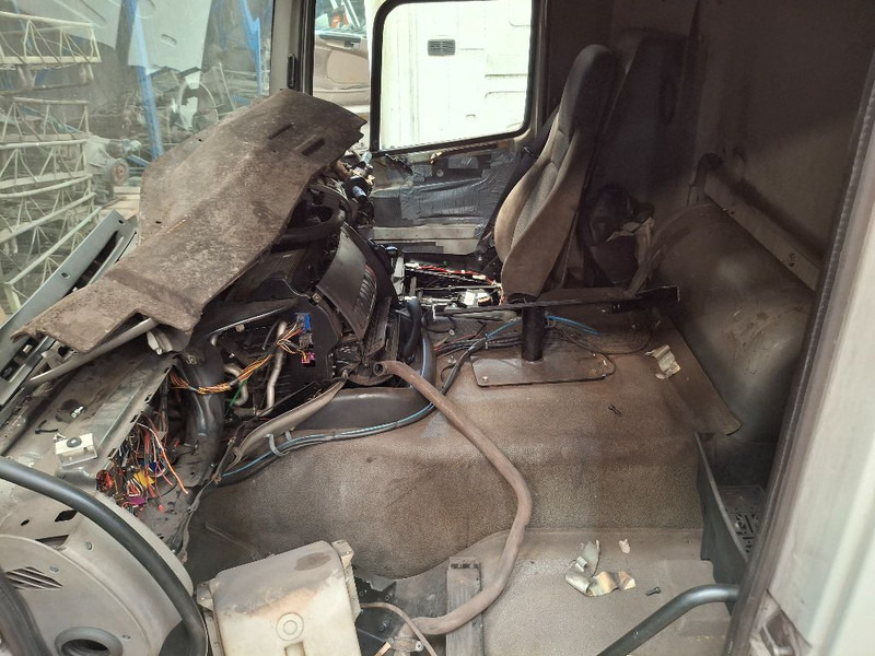 DAF CF 85.360 - Cabină și interior: Foto 3 DAF CF 85.360 - Cabină și interior: Foto 3