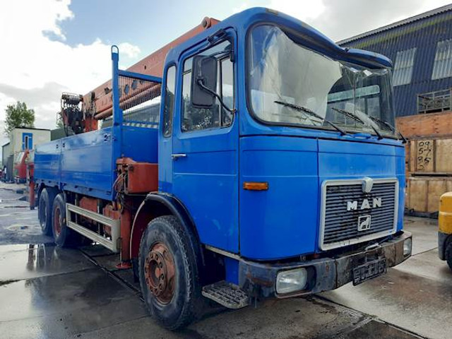 MAN 26.280 DF 6X4 PALFINGER CRANE - Camion platformă: Foto 2 MAN 26.280 DF 6X4 PALFINGER CRANE - Camion platformă: Foto 2