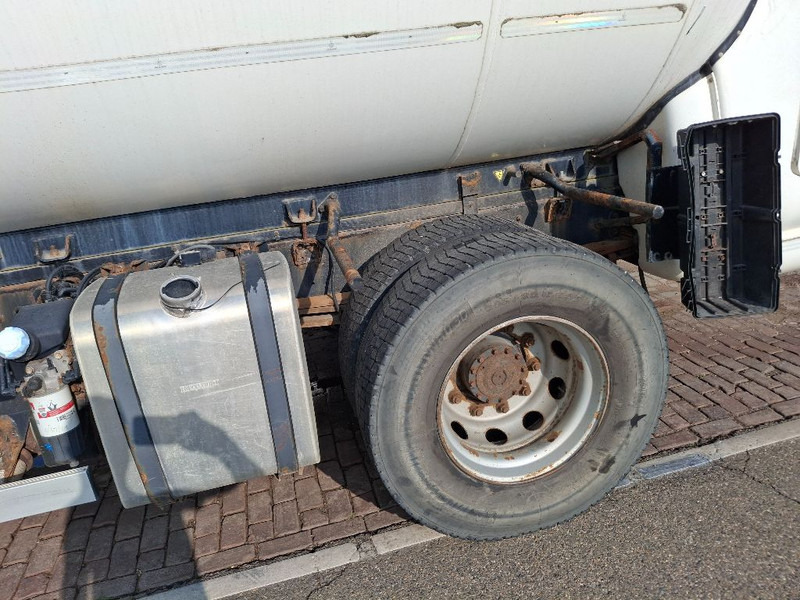 Renault MIDLUM 280DXI - Camion cisternă: Foto 4 Renault MIDLUM 280DXI - Camion cisternă: Foto 4