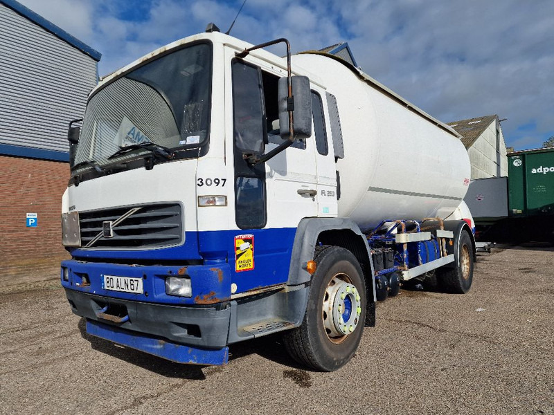 Volvo FL 250 GAS / LPG - Camion cisternă: Foto 1 Volvo FL 250 GAS / LPG - Camion cisternă: Foto 1