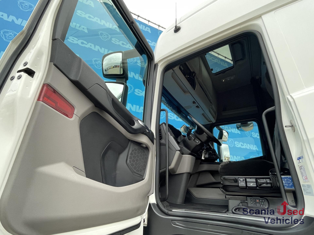 SCANIA R 450 A4x2NB DIFF-L RETARDER FULL AIR 8T HYDRO - Cap tractor: Foto 3 SCANIA R 450 A4x2NB DIFF-L RETARDER FULL AIR 8T HYDRO - Cap tractor: Foto 3