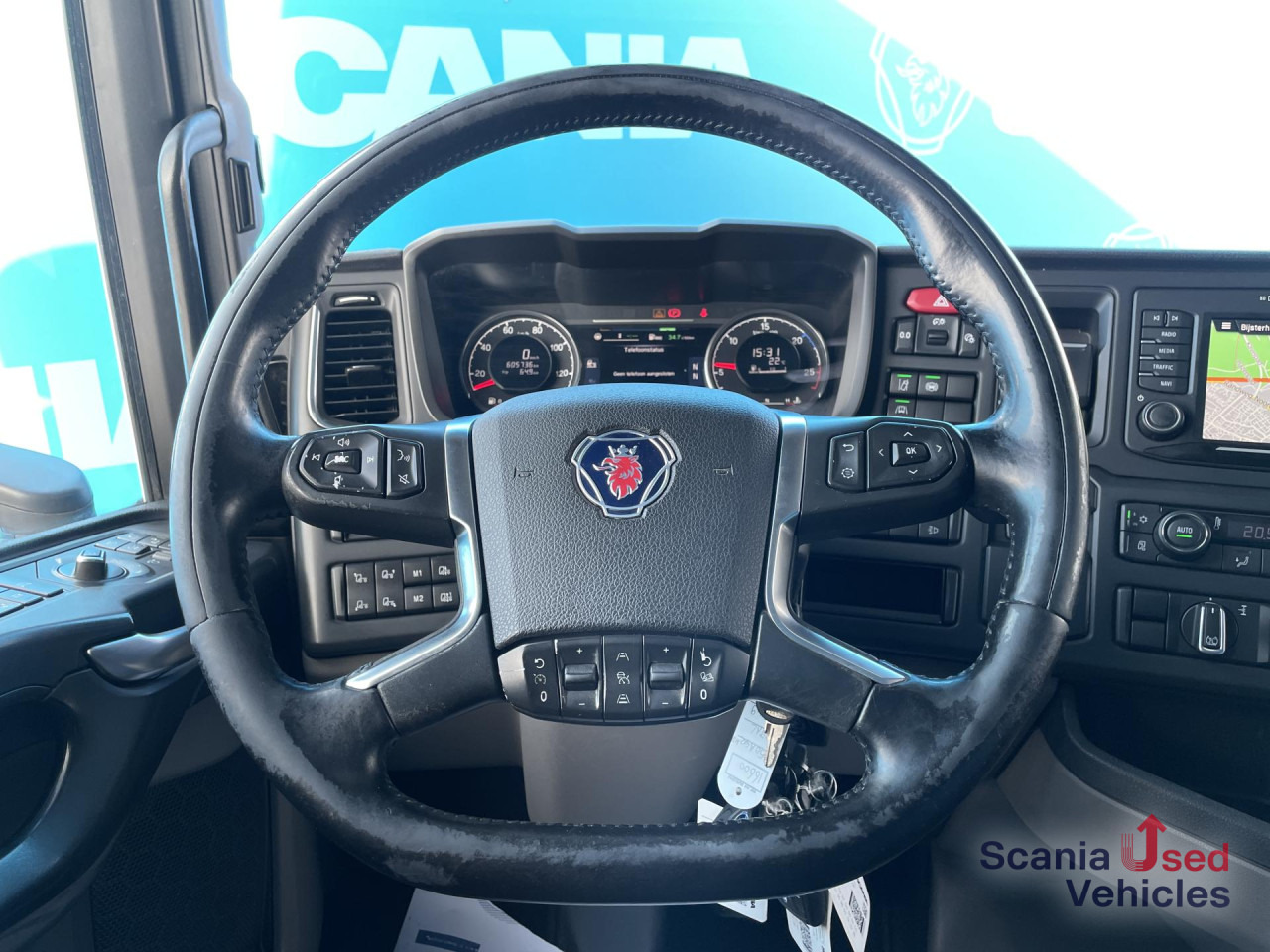 SCANIA R 450 A4x2NB RETARDER FULL AIR DIFF-L ACC 8T - Cap tractor: Foto 4 SCANIA R 450 A4x2NB RETARDER FULL AIR DIFF-L ACC 8T - Cap tractor: Foto 4