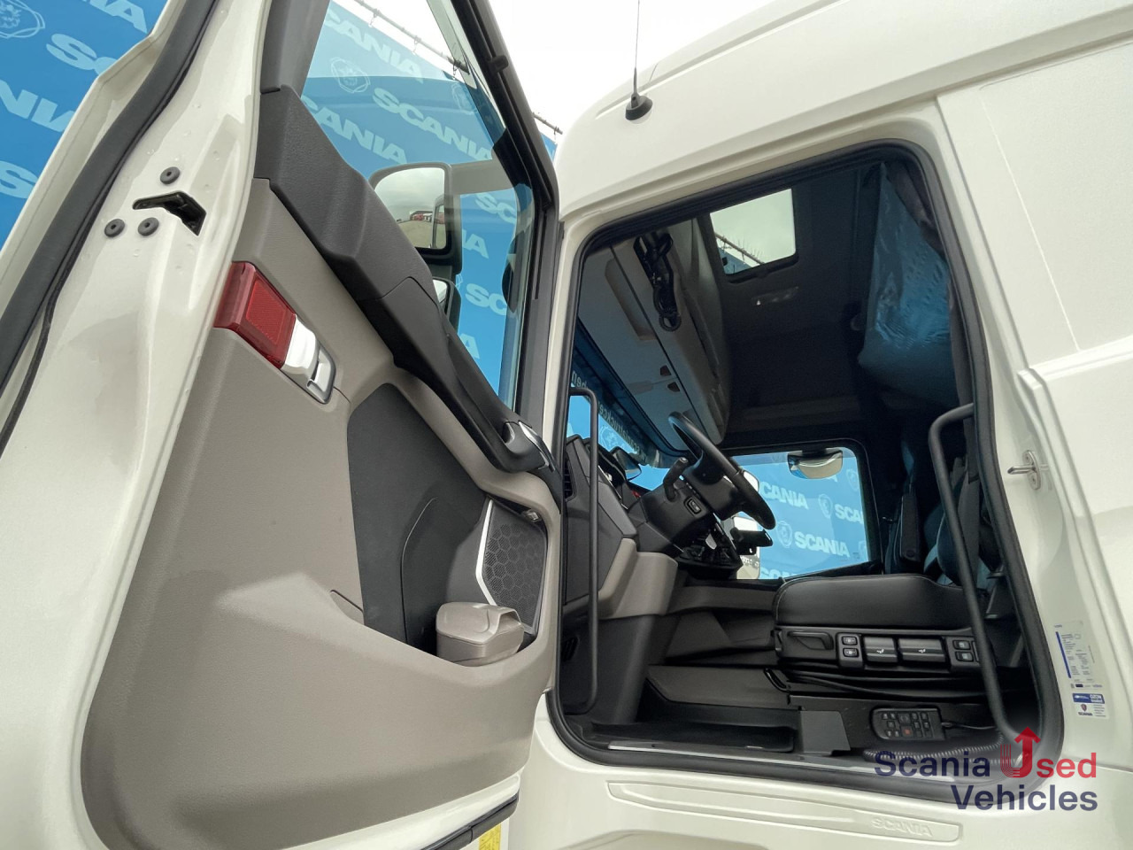 SCANIA R 500 A4x2NB RETARDER FULL AIR P-AIRCO VECTO 3 - Cap tractor: Foto 5 SCANIA R 500 A4x2NB RETARDER FULL AIR P-AIRCO VECTO 3 - Cap tractor: Foto 5