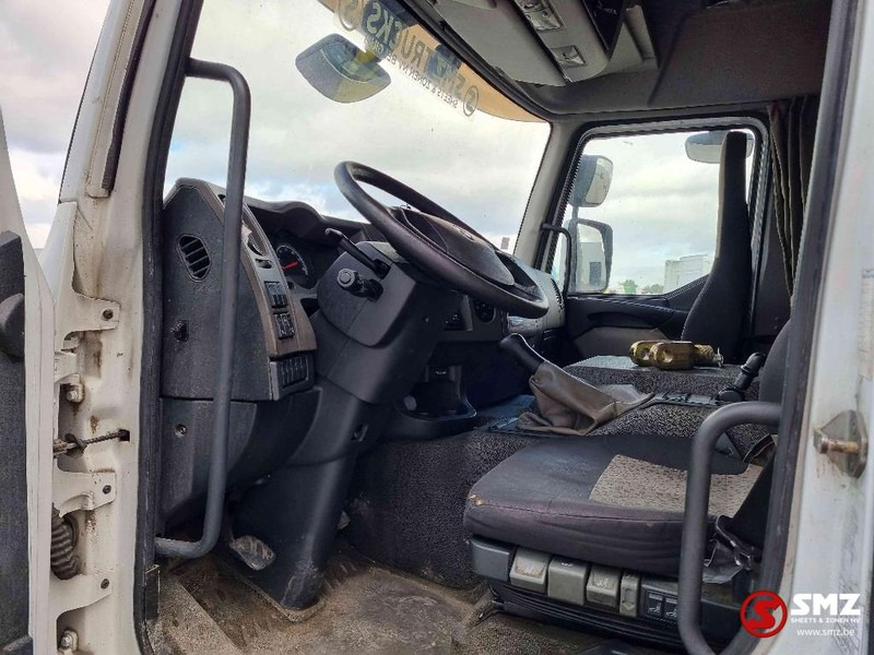 Interior photo 1: Camion cu prelată Renault Premium 310 NO gearbox sans boite Interior photo 1: Camion cu prelată Renault Premium 310 NO gearbox sans boite