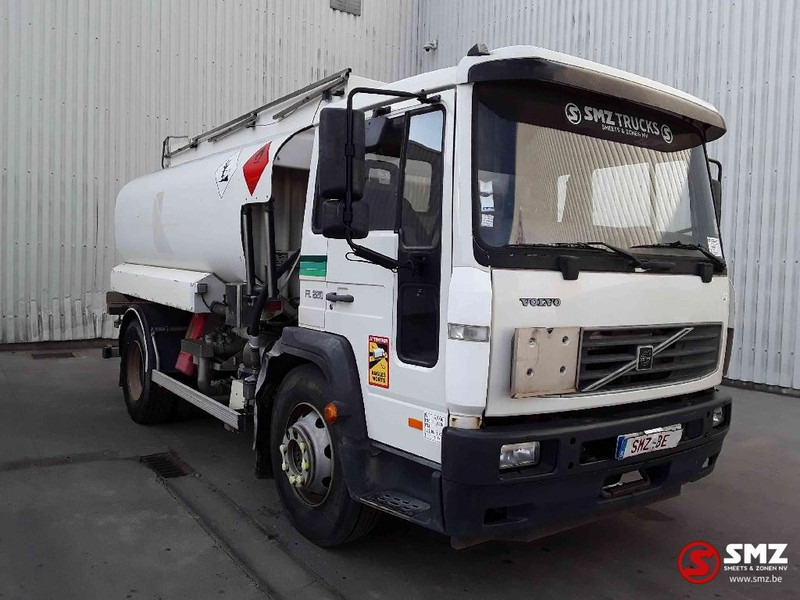 Volvo FL6 220 10000L lames - Camion cisternă: Foto 1 Volvo FL6 220 10000L lames - Camion cisternă: Foto 1