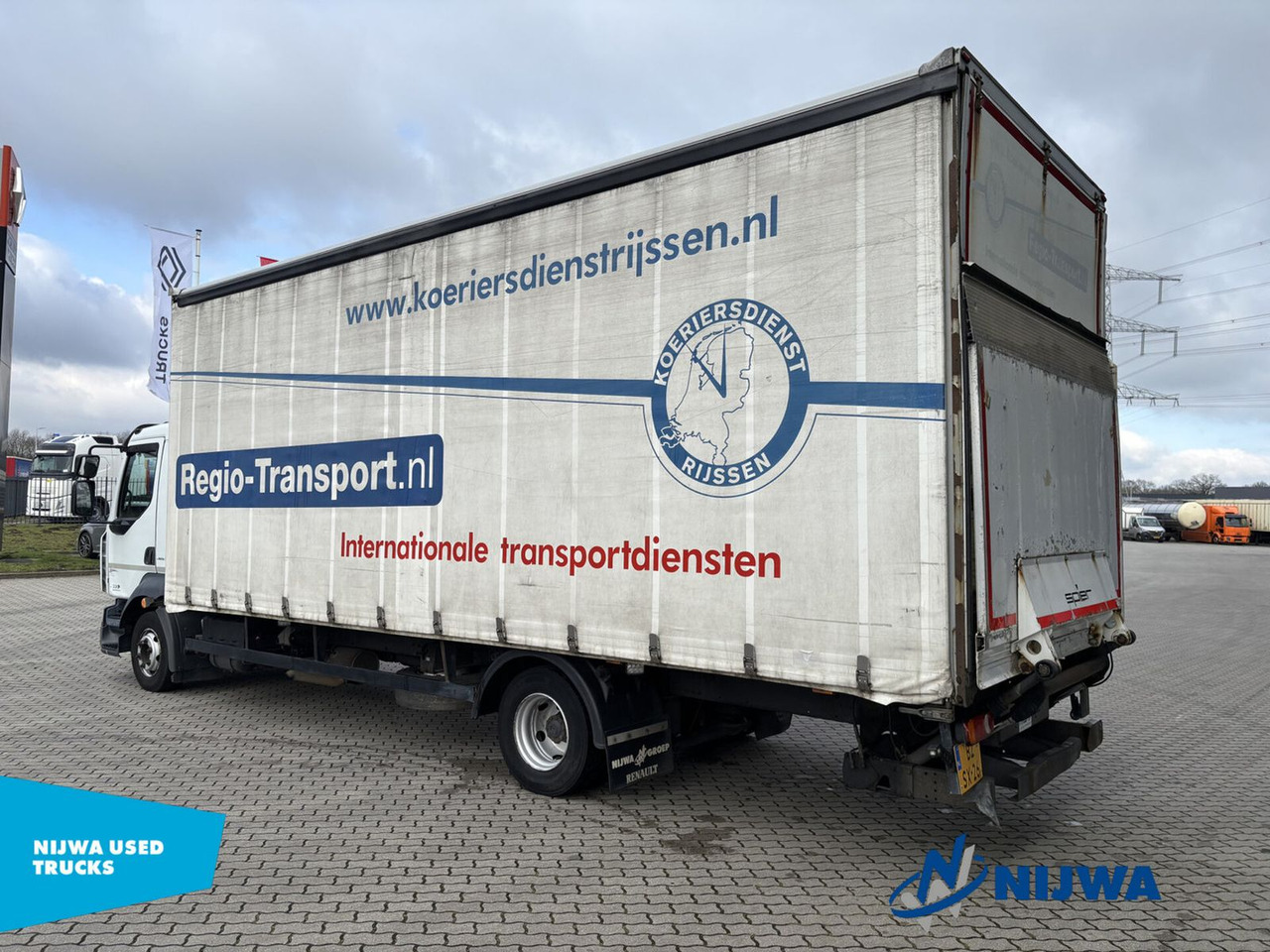 Renault MIDLUM 220 4x2 Schuifzeil + Laadklep - Camion cu prelată: Foto 4 Renault MIDLUM 220 4x2 Schuifzeil + Laadklep - Camion cu prelată: Foto 4