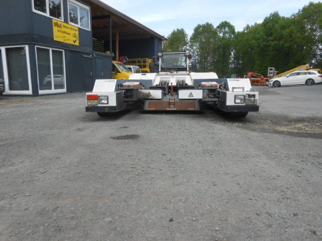 MAN AM110 Flugzeugschlepper MAN AM110 Flugzeugschlepper - Tractor pentru aeronave: Foto 3 MAN AM110 Flugzeugschlepper MAN AM110 Flugzeugschlepper - Tractor pentru aeronave: Foto 3