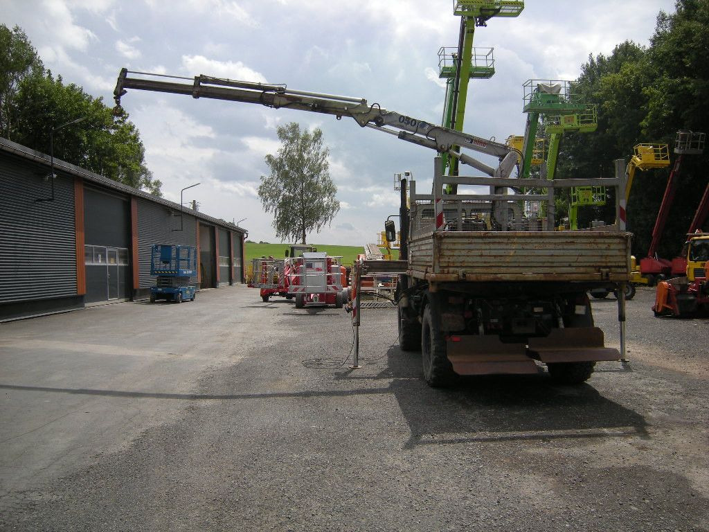 Mercedes-Benz Unimog U1250 mit Kran MKG 105 - Autoutilitară basculantă: Foto 4 Mercedes-Benz Unimog U1250 mit Kran MKG 105 - Autoutilitară basculantă: Foto 4