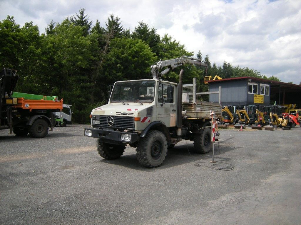Mercedes-Benz Unimog U1250 mit Kran MKG 105 - Autoutilitară basculantă: Foto 3 Mercedes-Benz Unimog U1250 mit Kran MKG 105 - Autoutilitară basculantă: Foto 3