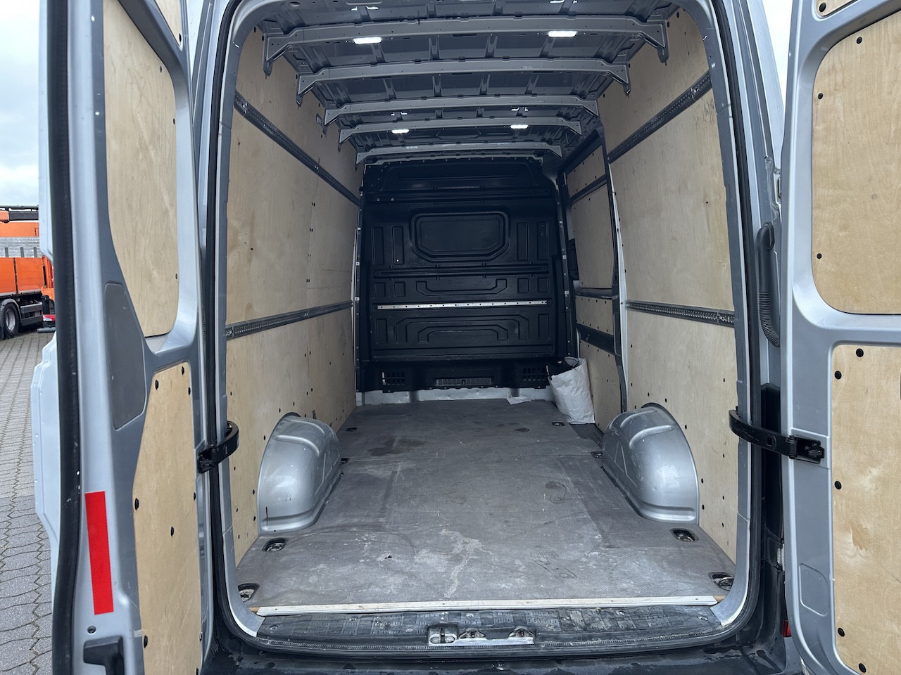VW Crafter 2.0 TDI Kasten hoch AHK RFK PDC FSE BT - Autoutilitară: Foto 2 VW Crafter 2.0 TDI Kasten hoch AHK RFK PDC FSE BT - Autoutilitară: Foto 2