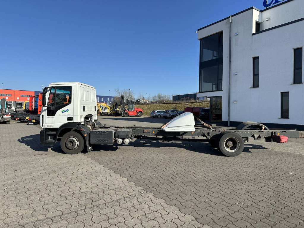 Iveco 120E25 Eurocargo 4x2 Fahrgestell - Camion furgon: Foto 2 Iveco 120E25 Eurocargo 4x2 Fahrgestell - Camion furgon: Foto 2