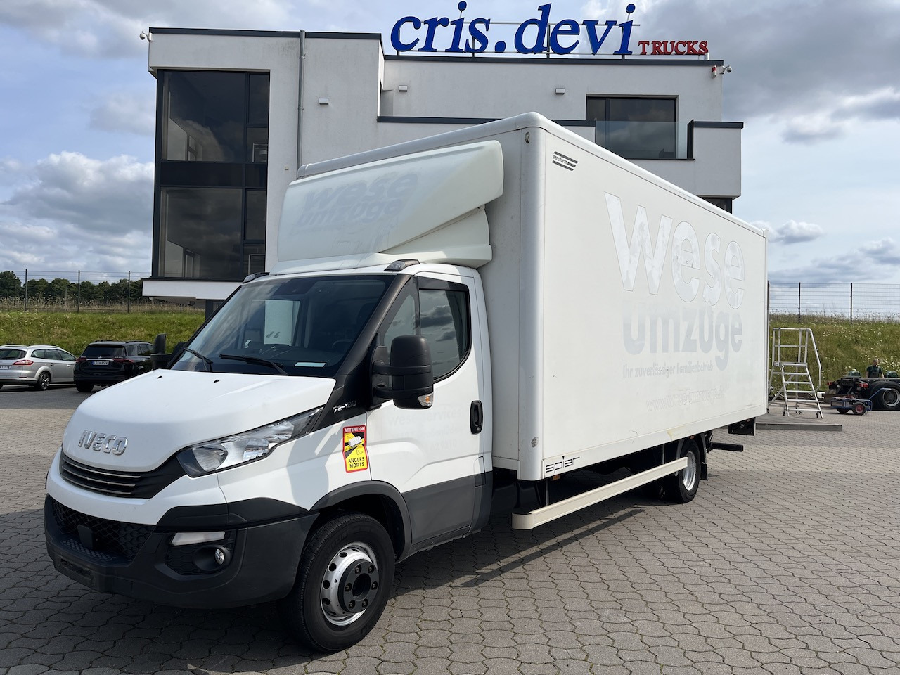 Iveco 70C18 Daily Koffer mit Ladebordwand - Autoutilitară box: Foto 1 Iveco 70C18 Daily Koffer mit Ladebordwand - Autoutilitară box: Foto 1