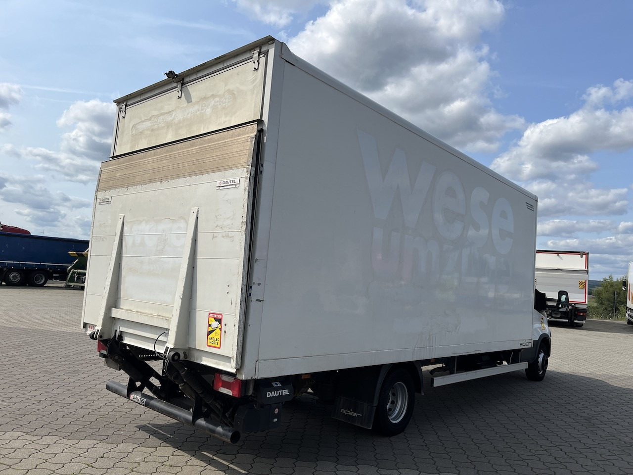 Iveco 70C18 Daily Koffer mit Ladebordwand - Autoutilitară box: Foto 4 Iveco 70C18 Daily Koffer mit Ladebordwand - Autoutilitară box: Foto 4