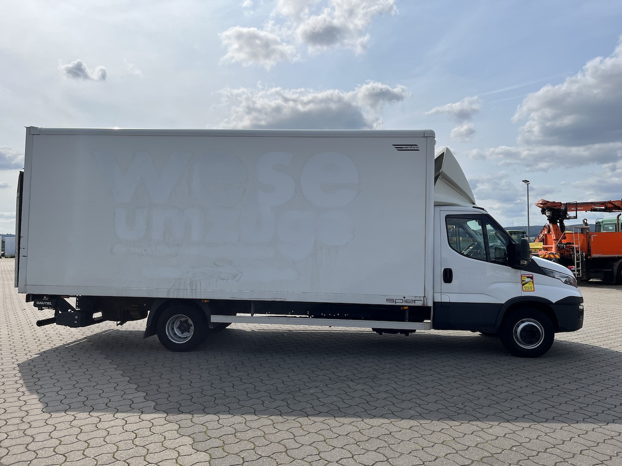Iveco 70C18 Daily Koffer mit Ladebordwand - Autoutilitară box: Foto 5 Iveco 70C18 Daily Koffer mit Ladebordwand - Autoutilitară box: Foto 5