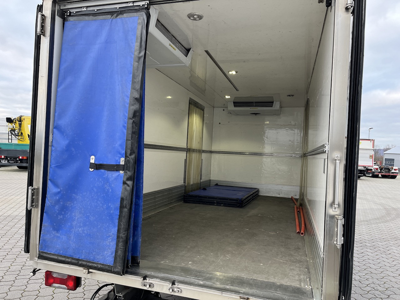Iveco 70C18 Daily Tiefkühlkoffer mit Ladebordwand - Autoutilitară frigorifica: Foto 5 Iveco 70C18 Daily Tiefkühlkoffer mit Ladebordwand - Autoutilitară frigorifica: Foto 5