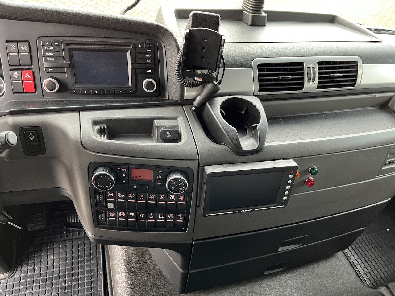 MAN TGX 26.480 6x2 Atlas 145.2 Baustoff - Camion platformă, Camion cu macara: Foto 3 MAN TGX 26.480 6x2 Atlas 145.2 Baustoff - Camion platformă, Camion cu macara: Foto 3