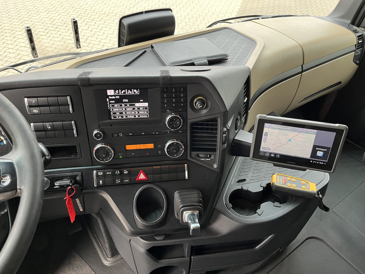 Mercedes-Benz 1842 4x2 LBW Kühlung - Camion furgon: Foto 2 Mercedes-Benz 1842 4x2 LBW Kühlung - Camion furgon: Foto 2