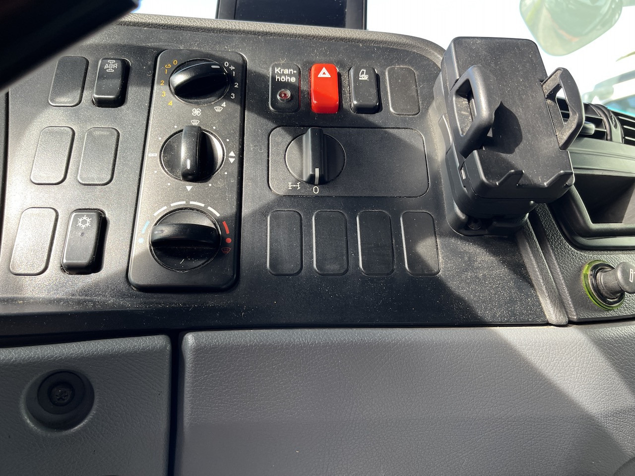 Camion cu macara, Camion basculantă Mercedes-Benz Atego 1529 4x2  Atlas 57.3-A2   Kadaverkipper: Foto 7