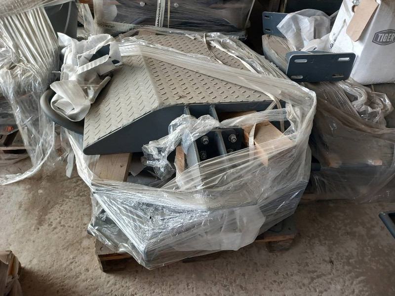 Komatsu PW158-11 MUDGUARDS - Ataşament pentru Utilaje constructii: Foto 2 Komatsu PW158-11 MUDGUARDS - Ataşament pentru Utilaje constructii: Foto 2