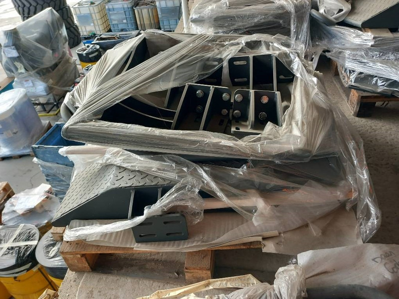 Komatsu PW158-11 MUDGUARDS - Ataşament pentru Utilaje constructii: Foto 3 Komatsu PW158-11 MUDGUARDS - Ataşament pentru Utilaje constructii: Foto 3