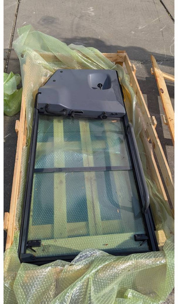 Komatsu WA100-5 DOOR ASSY 417-926-3106 - Cabină și interior pentru Utilaje constructii: Foto 3 Komatsu WA100-5 DOOR ASSY 417-926-3106 - Cabină și interior pentru Utilaje constructii: Foto 3