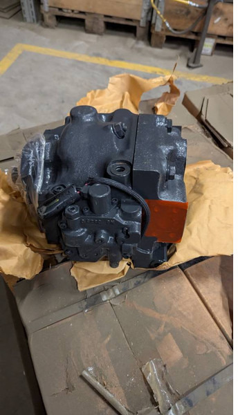 Komatsu WA380-6 or WA430-6 hydraulic pump 708-1W-41570 - Hidraulică pentru Utilaje constructii: Foto 1 Komatsu WA380-6 or WA430-6 hydraulic pump 708-1W-41570 - Hidraulică pentru Utilaje constructii: Foto 1