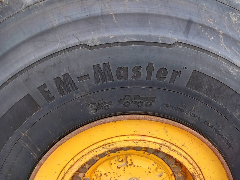 Încărcător frontal pe pneuri Komatsu WA500-7: Foto 9